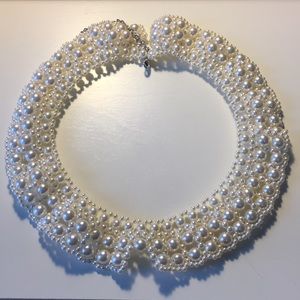 Pearl collar necklace
